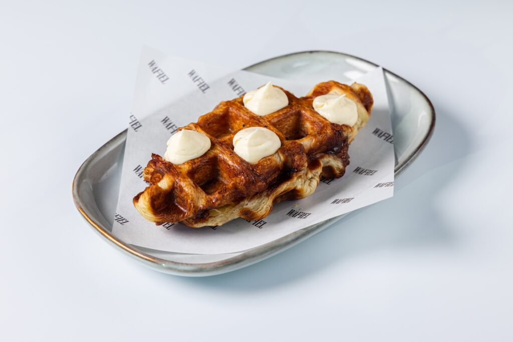 CINNAMON BUN WAFFEL